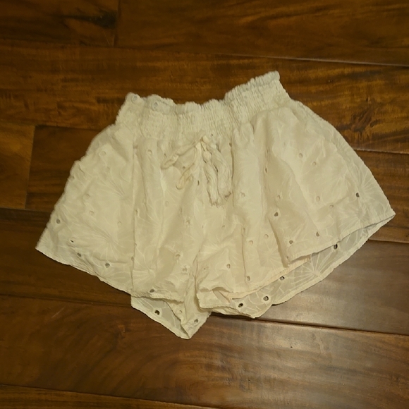 Women's Shorts - Picture 1 of 1